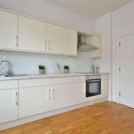 Luxury 3 Bed Apartment - Huge Outdoor Terrace & Amazing Transport Links Лондон Экстерьер фото